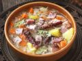 Sauerkrautsuppe mit Schweinerippchen Rezept
