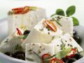 Schafskäse mit Oliven in Marinade Rezept