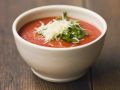 Scharfe Tomatensuppe mit Parmesan Rezept