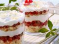 Schichtdessert mit Johannisbeeren Rezept