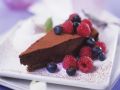 Schokoladen-Trüffel-Kuchen mit Beeren Rezept