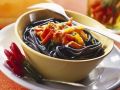Schwarze Pasta mit feuriger Sauce Rezept