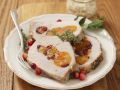 Schweinebraten mit Cranberries und getrockneten Aprikosen gefüllt Rezept