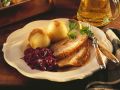 Schweinebraten mit Klößen und Rotkraut Rezept