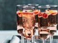 Sekt mit Himbeeren Rezept