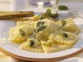 Selbstgemachte Ravioli in Salbeibutter Rezept