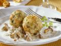 Semmelknödel in Pfifferling-Sahne-Soße Rezept