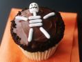 Skelett-Cupcake für Halloween Rezept