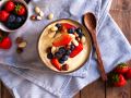 Smoothie Bowl mit Mango, Nüssen und griechischem Joghurt Rezept