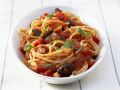 Spaghetti mit Tomatensauce und Oliven Rezept