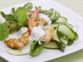 Spargel-Gurkensalat mit Garnelen Rezept
