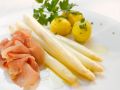Spargel mit Kartoffeln und Schinken Rezept