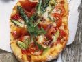 Spargelpizza mit Parmaschinken Rezept