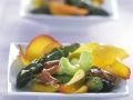 Spargelsalat mit Sellerie, Parmaschinken und Rosenblättern Rezept