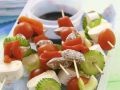 Spießchen mit Käse, Wurst und Gemüse Rezept