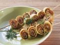 Spieße mit Pfannkuchenröllchen Rezept