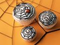 Spinnennetz-Cupcakes für Halloween Rezept