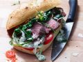 Steak-Brötchen mit Rucola und Tomaten Rezept