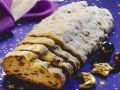 Stollen mit Mandeln und Rosinen Rezept