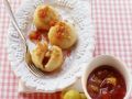 Süße Knödel mit Mirabellen-Beeren-Marmelade Rezept