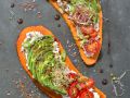 Süßkartoffel-Toasts mit Frischkäse und Avocado Rezept