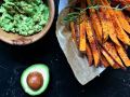 Süßkartoffelpommes mit Avocadodip Rezept