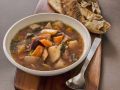 Suppe aus Wurzelgemüse mit knackigem Knoblauchbrot Rezept