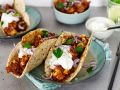 Tacos mit Blumenkohl-Bohnen-Mole und Sour Cream Rezept