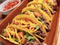 Tacos mit Rindfleisch, Käse, Tomaten und Salat Rezept