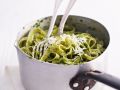 Tagliatelle mit grünem Pesto Rezept