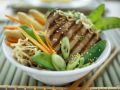 Thunfischsteak mit Sesam, Asia-Nudeln und Gemüse Rezept