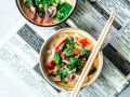 Tom-Kha-Gai-Suppe mit Reisnudeln und Gemüse Rezept