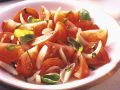 Tomaten-Zwiebel-Salat mit Basilikum Rezept