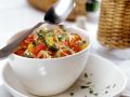 Tomatensalat mit Zwiebeln und Kräutern Rezept