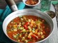 Tomatensuppe mit Hähnchenbrust und Gemüse Rezept