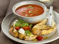 Tomatensuppe mit Ricotta-Röstbrot Rezept
