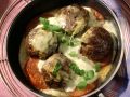 Überbackene Frikadellen mit Tomaten und Käse Rezept