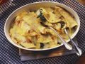 Überbackene Pfannkuchen mit Spinat und Mozzarella gefüllt Rezept