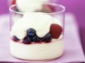 Vanillejoghurt mit Beeren Rezept