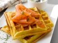 Waffeln aus Kartoffelteig mit Räucherlachs Rezept