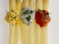 Weißer Spargel mit dreierlei Saucen Rezept