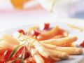 Weisser Spargel mit Erdbeeren, Lachs und Orangensauce Rezept