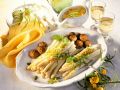 Weißer Spargel mit Fleischbällchen und Gemüsesteifen Rezept