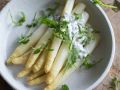 Weißer Spargel mit Kräuterjoghurt Rezept