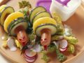 Wiener Würstchen mit Kartoffel- und Gurkenscheiben Rezept