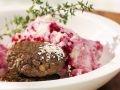 Wildfrikadellen mit Kartoffel-Rote-Bete-Püree Rezept