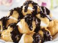 Windbeutel mit Schokosoße (Profiteroles) Rezept