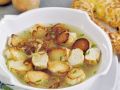 Würzige Brühe mit Brezel-Croûtons Rezept
