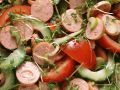 Wurstsalat mit Gurken und Tomaten Rezept