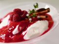 Zimteis mit Himbeeren Rezept